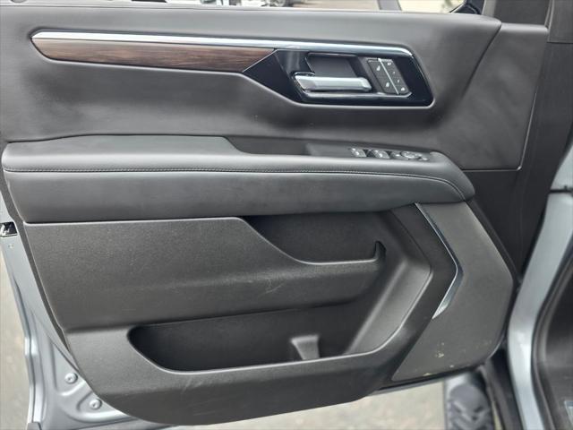 2025 Chevrolet Suburban 4WD Z71