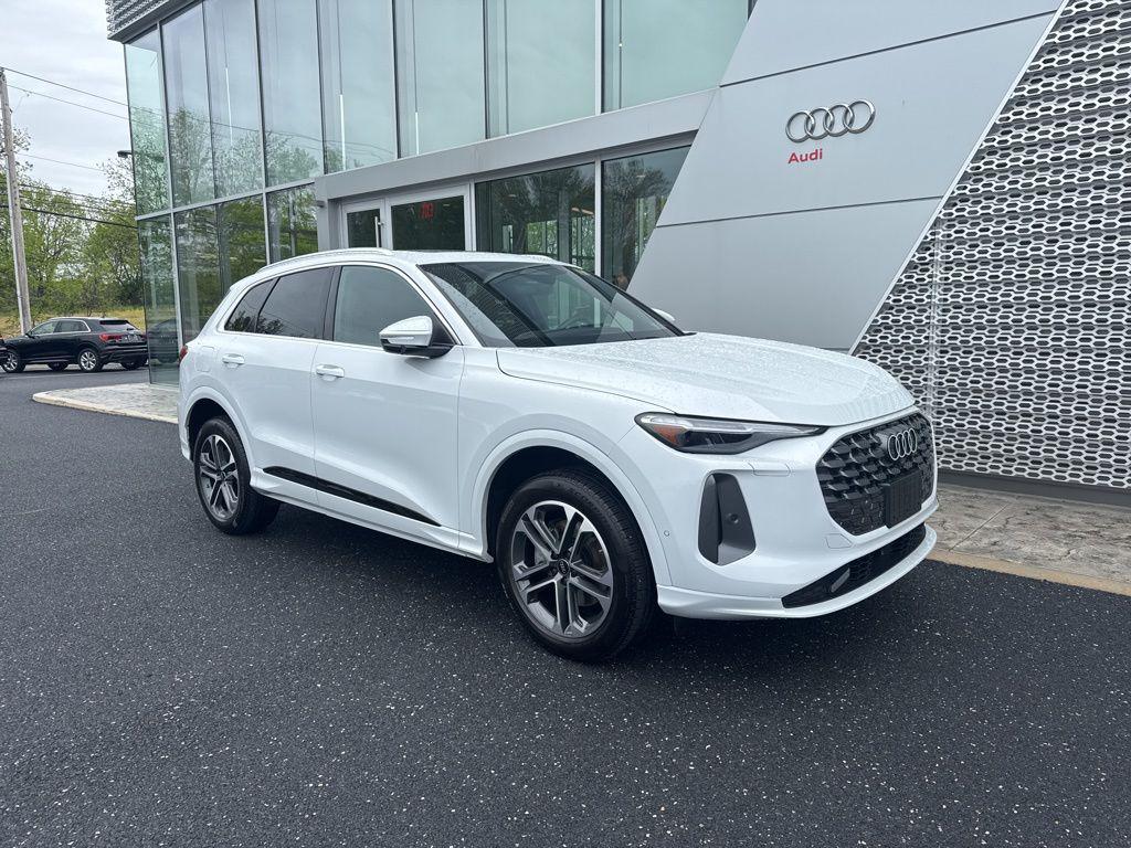 Glacier White Metallic 2025 Audi Q5 SUV / Crossover All-Wheel Drive 7-Speed Automatic