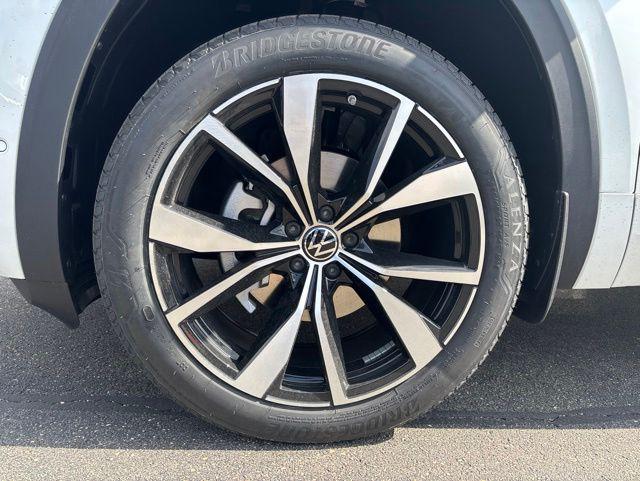 2026 Volkswagen Atlas Cross Sport SEL Premium R-Line
