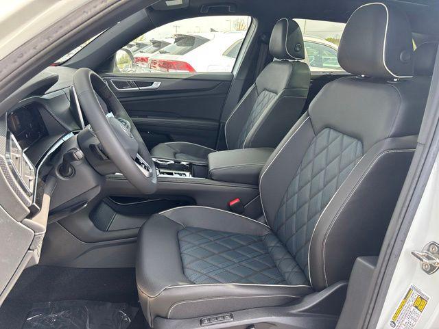 2026 Volkswagen Atlas Cross Sport SEL Premium R-Line