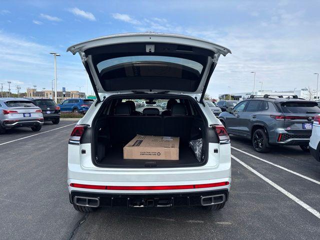 2026 Volkswagen Atlas Cross Sport SEL Premium R-Line