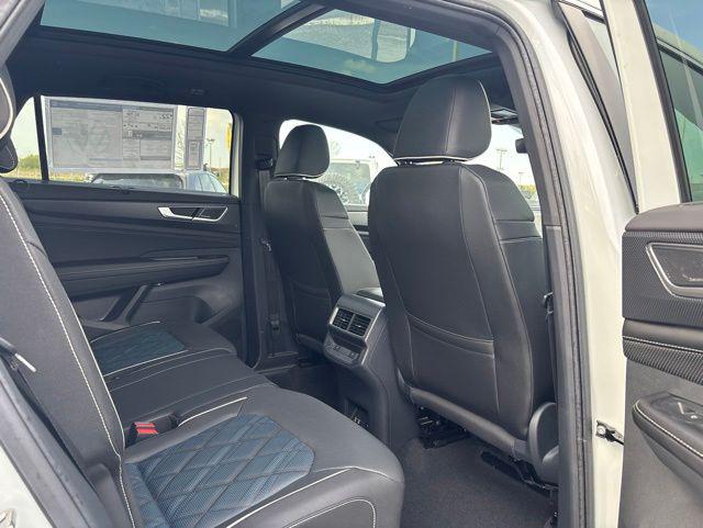 2026 Volkswagen Atlas Cross Sport SEL Premium R-Line