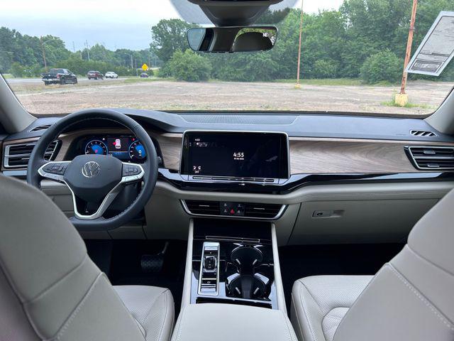 2026 Volkswagen Atlas SE with Technology
