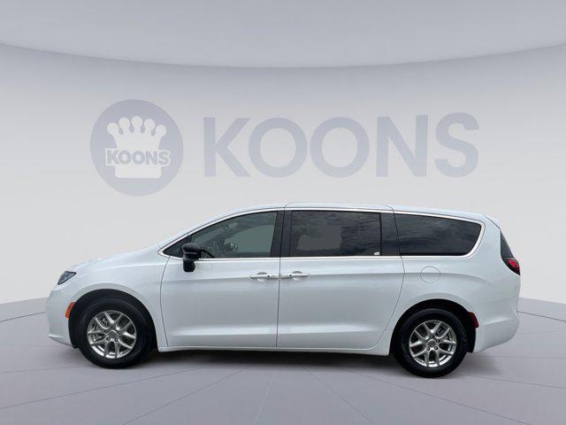 2025 Chrysler Pacifica Select