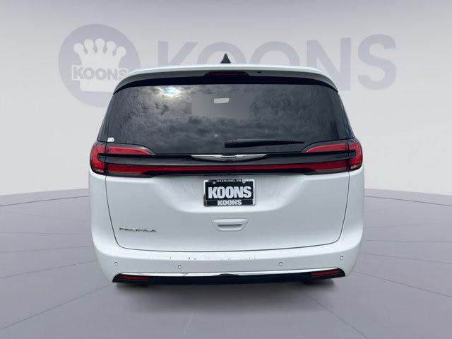 2025 Chrysler Pacifica Select