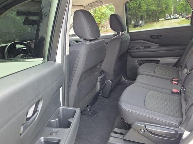2024 Nissan Pathfinder SV FWD