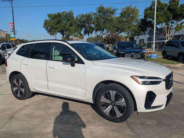 2024 Volvo XC60 Recharge T8 Plus Dark Theme