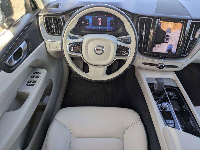 2024 Volvo XC60 Recharge T8 Plus Dark Theme