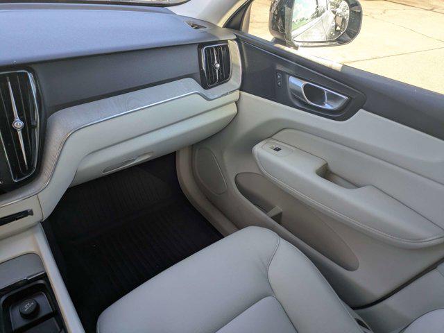 2024 Volvo XC60 Recharge T8 Plus Dark Theme