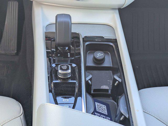 2024 Volvo XC60 Recharge T8 Plus Dark Theme