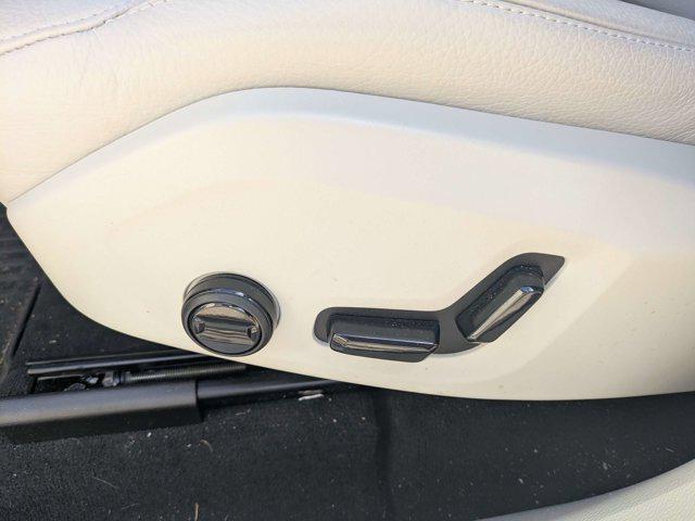 2024 Volvo XC60 Recharge T8 Plus Dark Theme