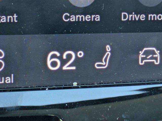 2024 Volvo XC60 Recharge T8 Plus Dark Theme
