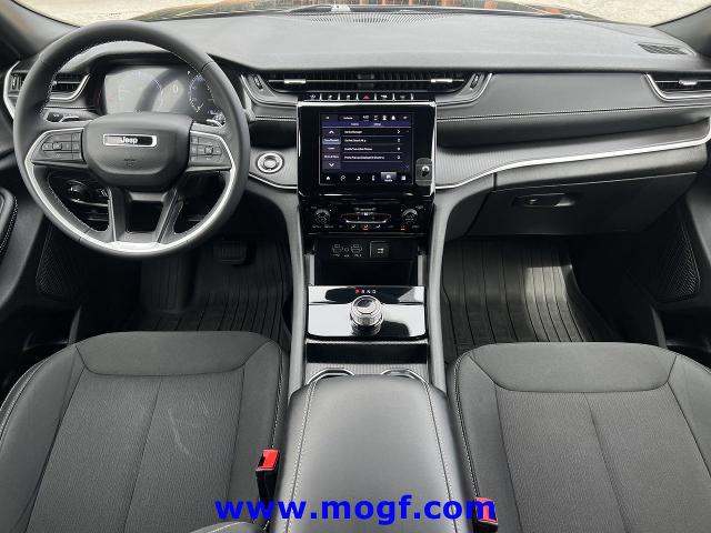 2024 Jeep Grand Cherokee L Laredo X 4x4