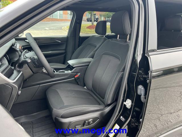 2024 Jeep Grand Cherokee L Laredo X 4x4