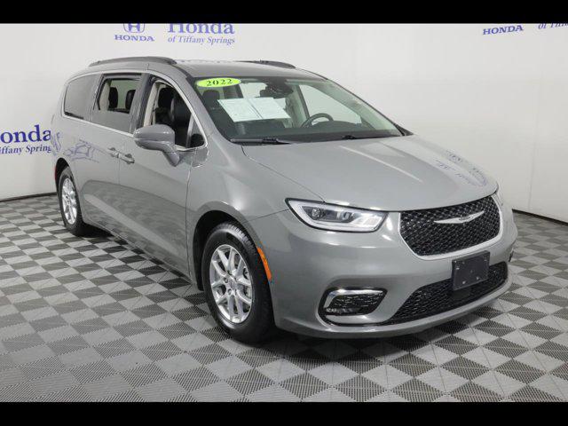 2022 Chrysler Pacifica Touring L for sale in Kansas City, MO