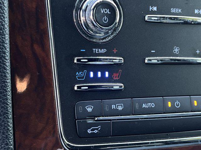 2015 Lincoln Navigator Base