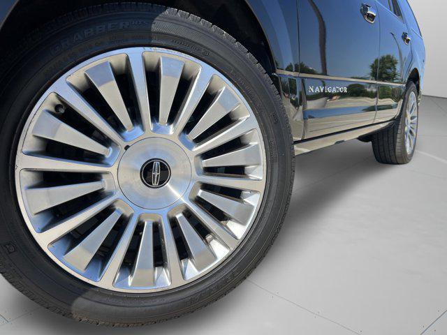 2015 Lincoln Navigator Base