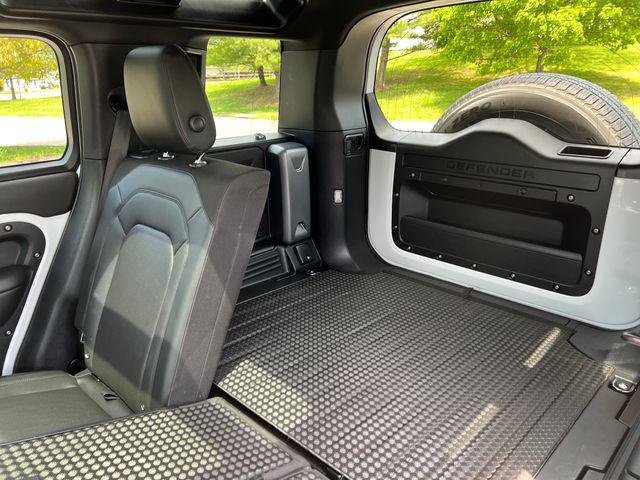 2025 Land Rover Defender 110 P300