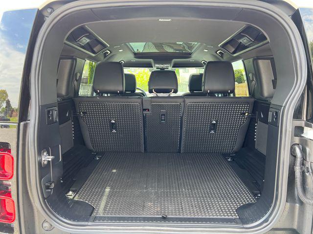 2025 Land Rover Defender 110 P300