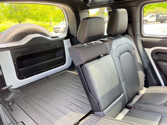 2025 Land Rover Defender 110 P300