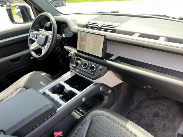 2025 Land Rover Defender 110 P300
