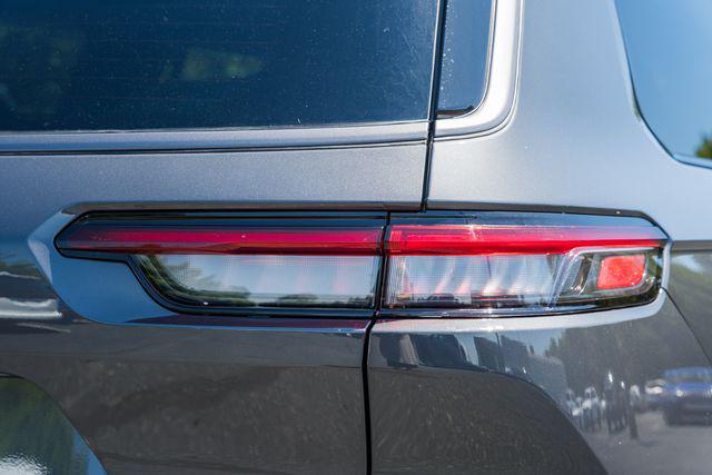 2026 Jeep Grand Cherokee L Altitude 4x4