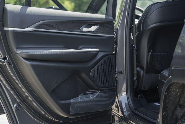2026 Jeep Grand Cherokee L Altitude 4x4