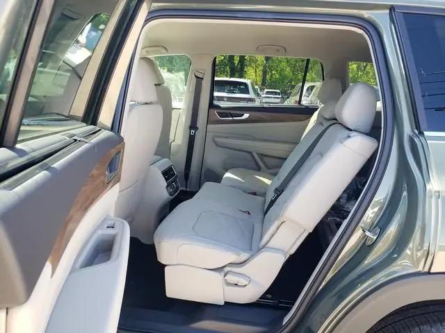 2026 Volkswagen Atlas SE with Technology