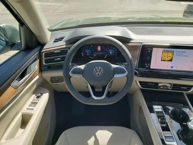 2026 Volkswagen Atlas SE with Technology