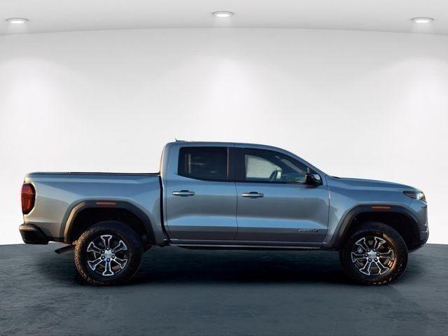 2025 GMC Canyon 4WD AT4