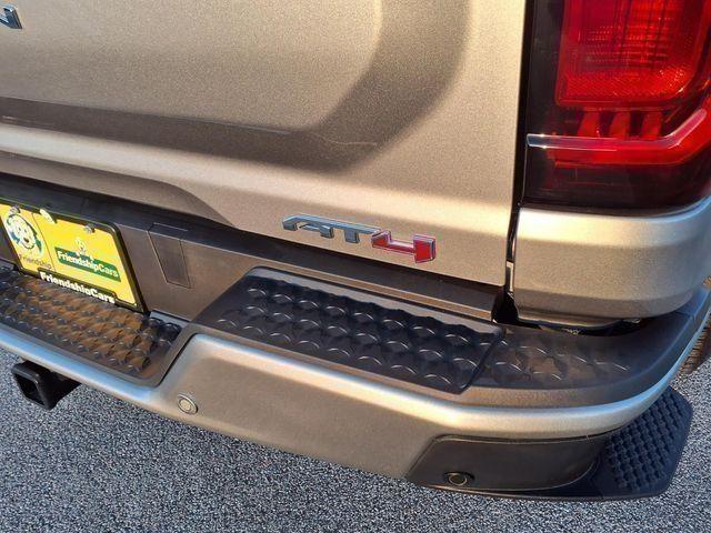 2025 GMC Canyon 4WD AT4