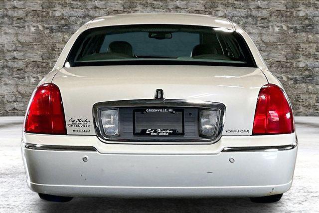 2004 Lincoln Town Car Ultimate