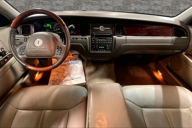 2004 Lincoln Town Car Ultimate