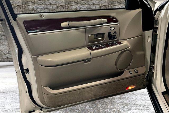 2004 Lincoln Town Car Ultimate
