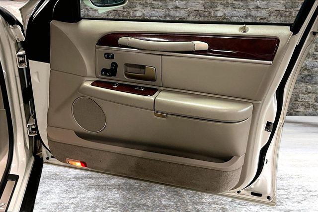 2004 Lincoln Town Car Ultimate