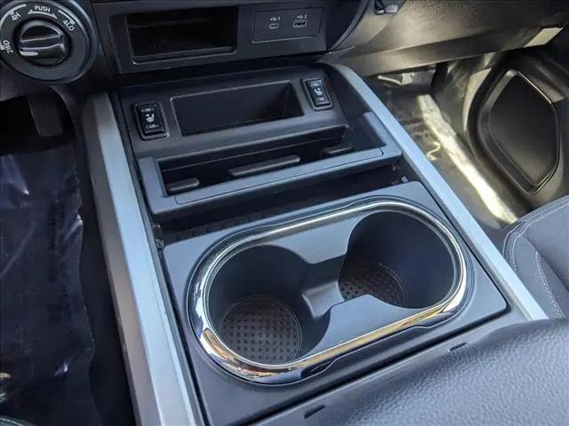 2024 Nissan Titan Crew Cab SV 4x4