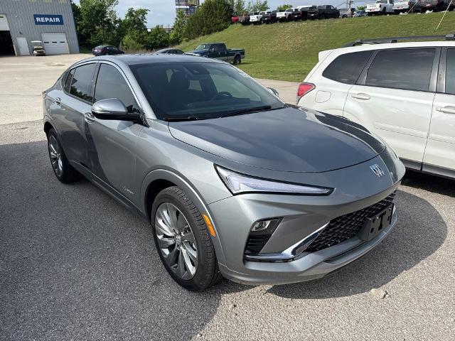 2025 Buick NV Avenir FWD