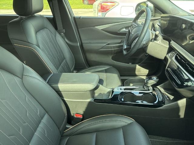 2025 Buick NV Avenir FWD