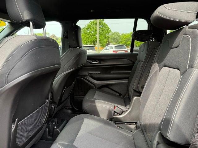 2024 Jeep Grand Cherokee L Laredo 4x4