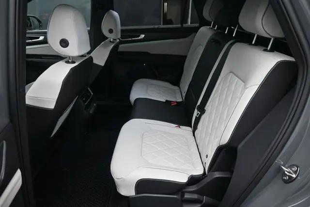 2025 Volkswagen Atlas Cross Sport 2.0T SEL Premium R-Line