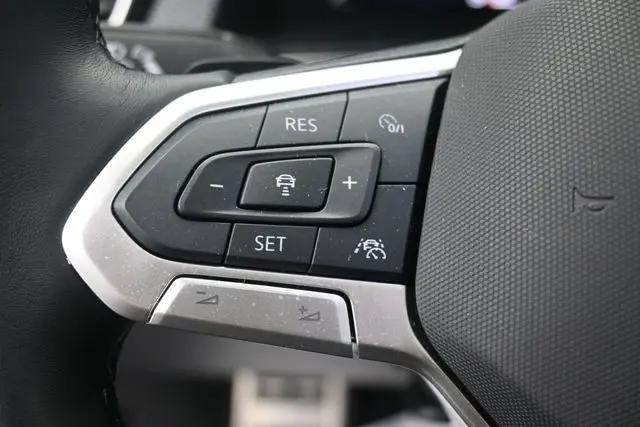 2025 Volkswagen Atlas Cross Sport 2.0T SEL Premium R-Line