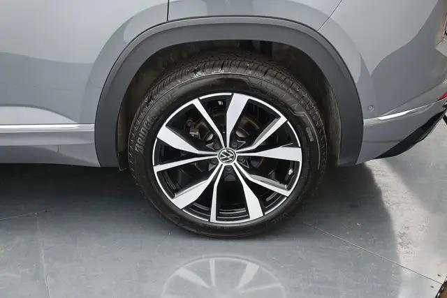 2025 Volkswagen Atlas Cross Sport 2.0T SEL Premium R-Line