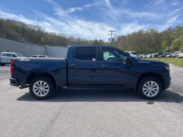 2022 Chevrolet Silverado 1500 4WD Crew Cab Short Bed Custom