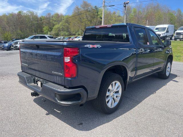 2022 Chevrolet Silverado 1500 4WD Crew Cab Short Bed Custom