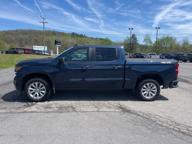 2022 Chevrolet Silverado 1500 4WD Crew Cab Short Bed Custom