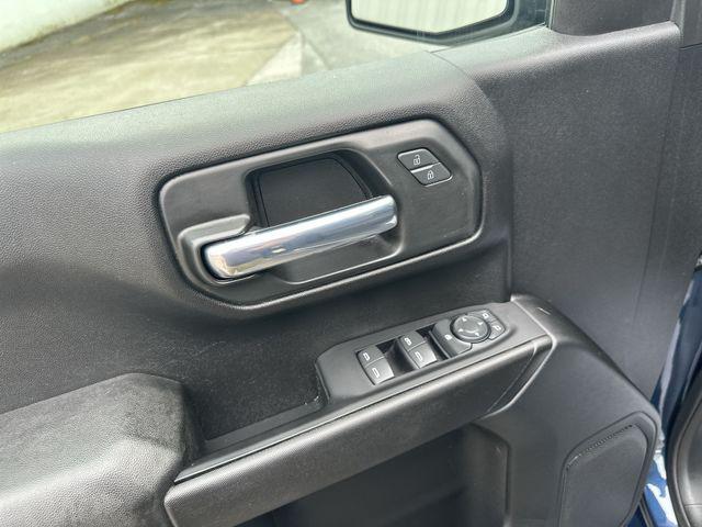 2022 Chevrolet Silverado 1500 4WD Crew Cab Short Bed Custom