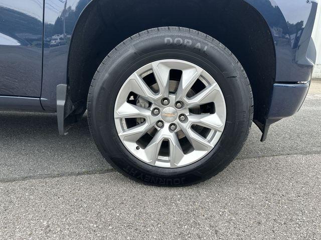 2022 Chevrolet Silverado 1500 4WD Crew Cab Short Bed Custom