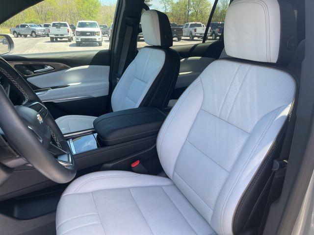 2025 Chevrolet Traverse AWD High Country