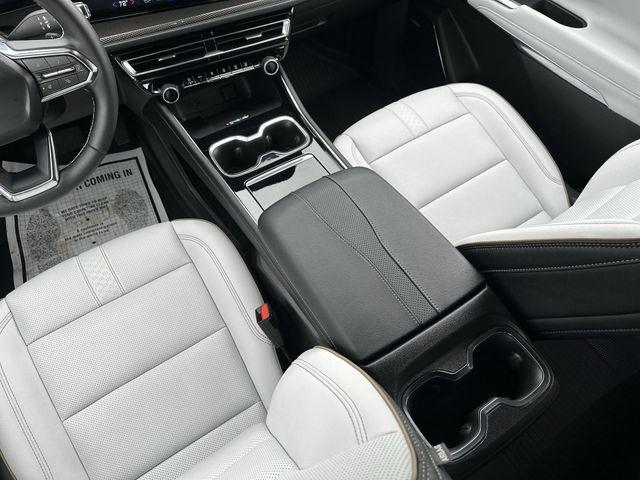 2025 Chevrolet Traverse AWD High Country