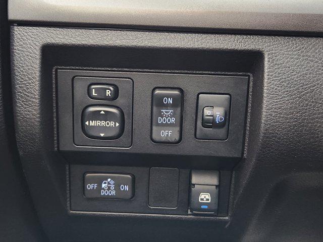 2016 Toyota Tundra SR5 5.7L V8